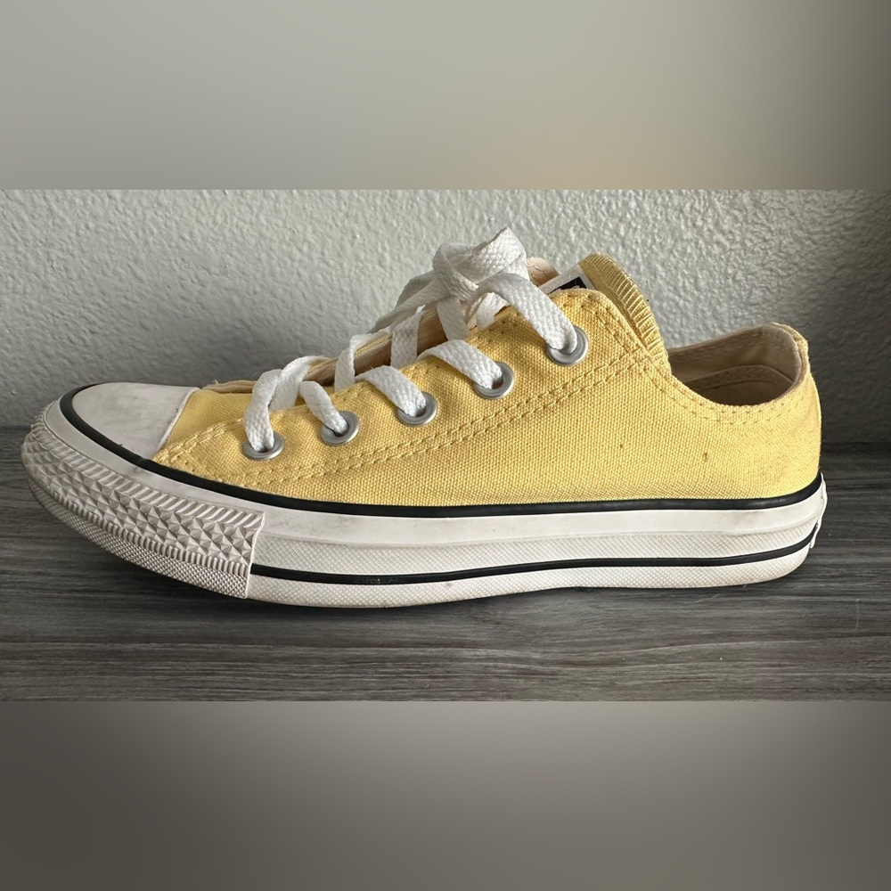 Converse Sneakers (women’s)